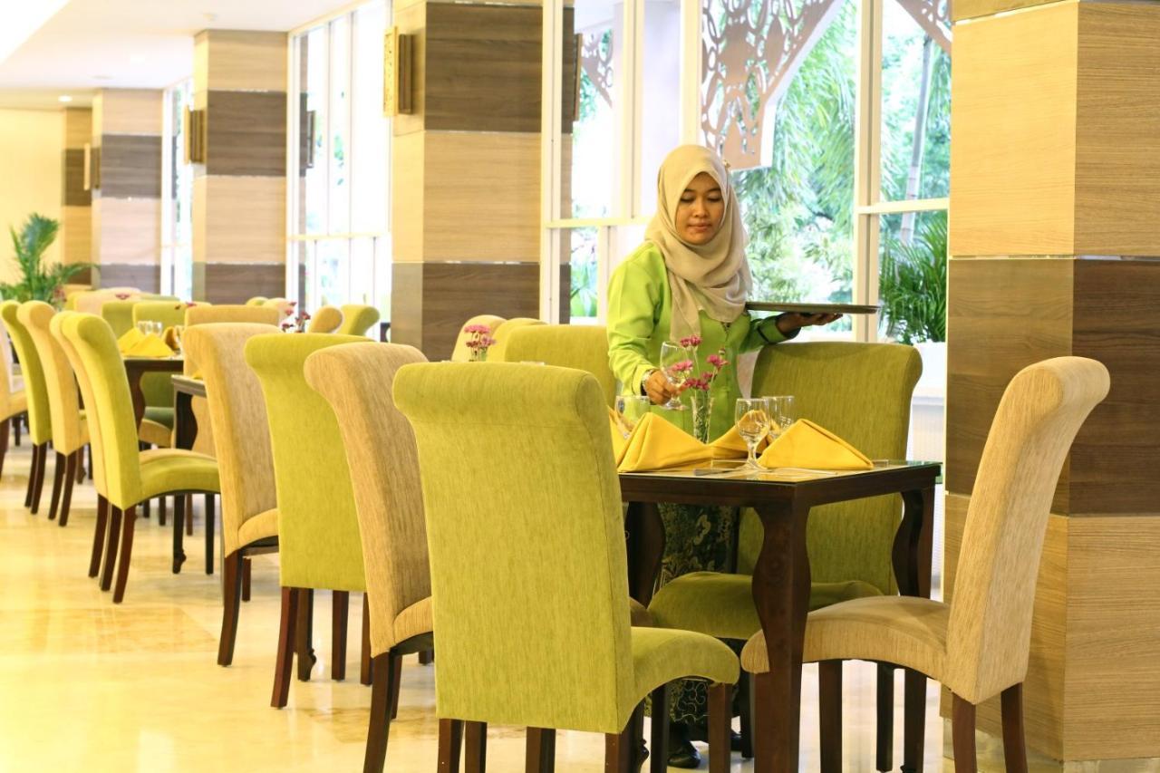 Lorin Syariah Solo Hotel Extérieur photo