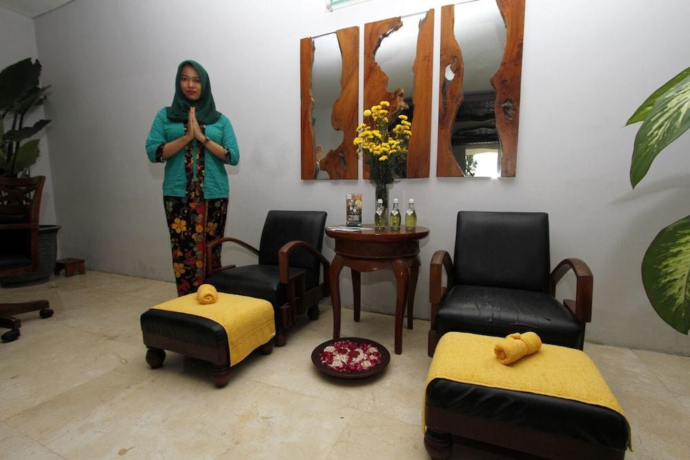 Lorin Syariah Solo Hotel Extérieur photo