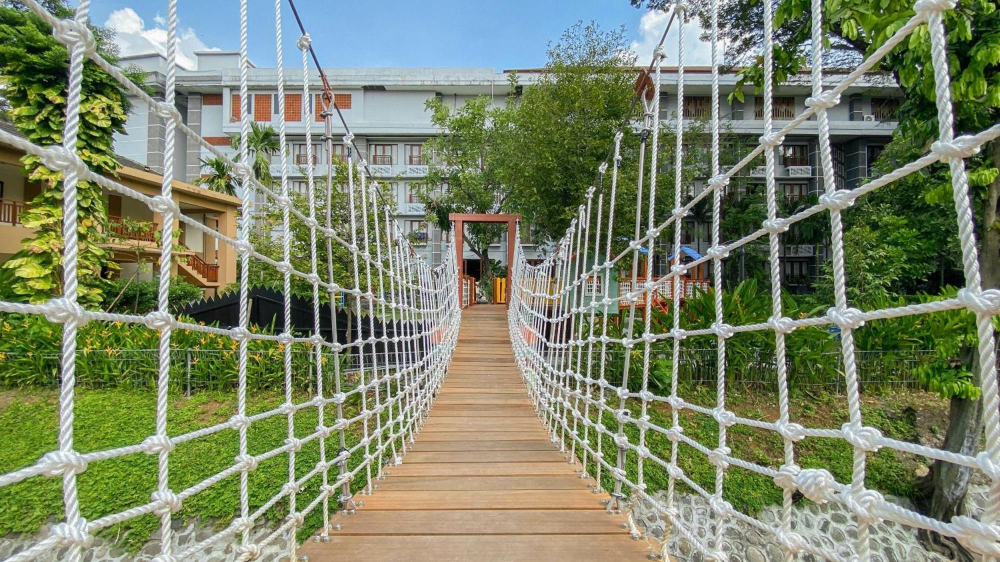 Lorin Syariah Solo Hotel Extérieur photo