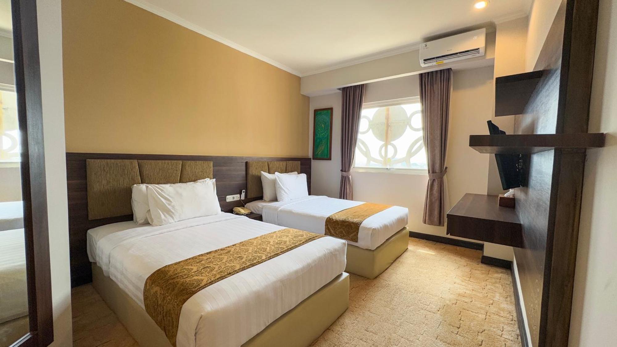 Lorin Syariah Solo Hotel Extérieur photo