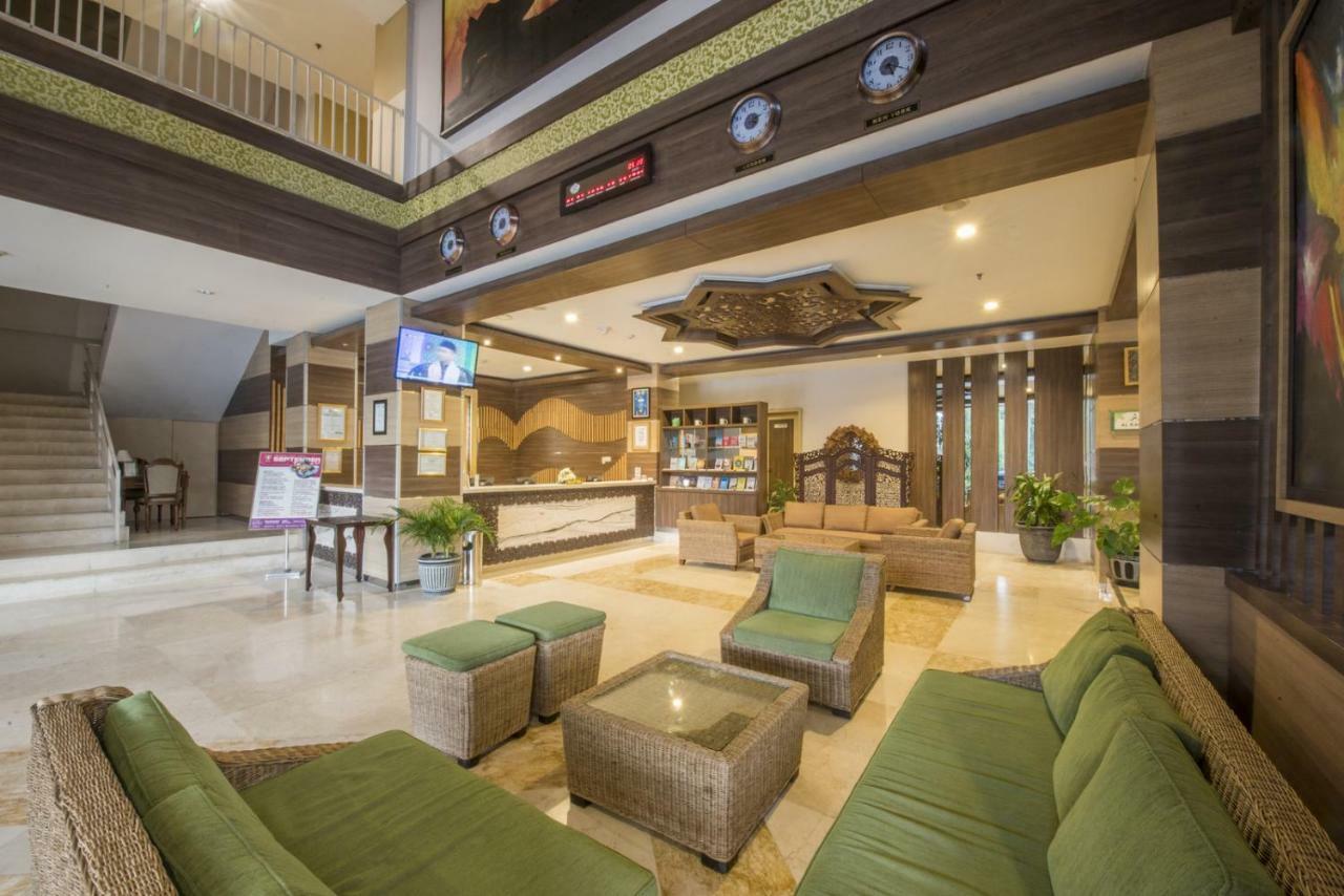 Lorin Syariah Solo Hotel Extérieur photo